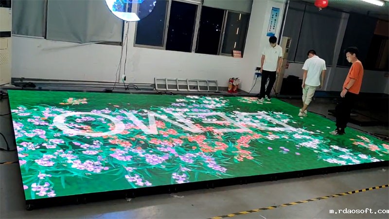 国庆假期什么样LED地砖屏能吸引更多游客呢?(图2) 国庆假期什么样LED地砖屏能吸引更多游客呢?(图2)