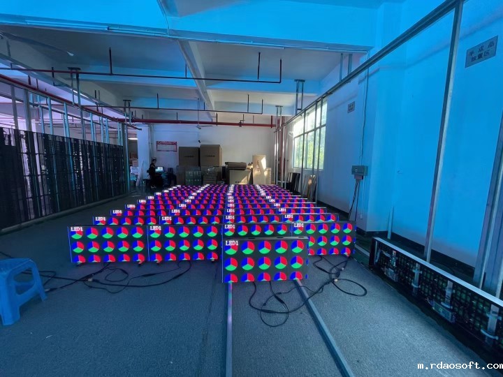 P2.5LED互动地砖显示屏费用怎么样？(图1)